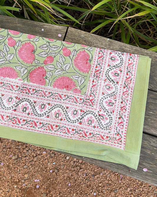 Nappe Jaipur Vert – Motif floral rose imprimé à la main