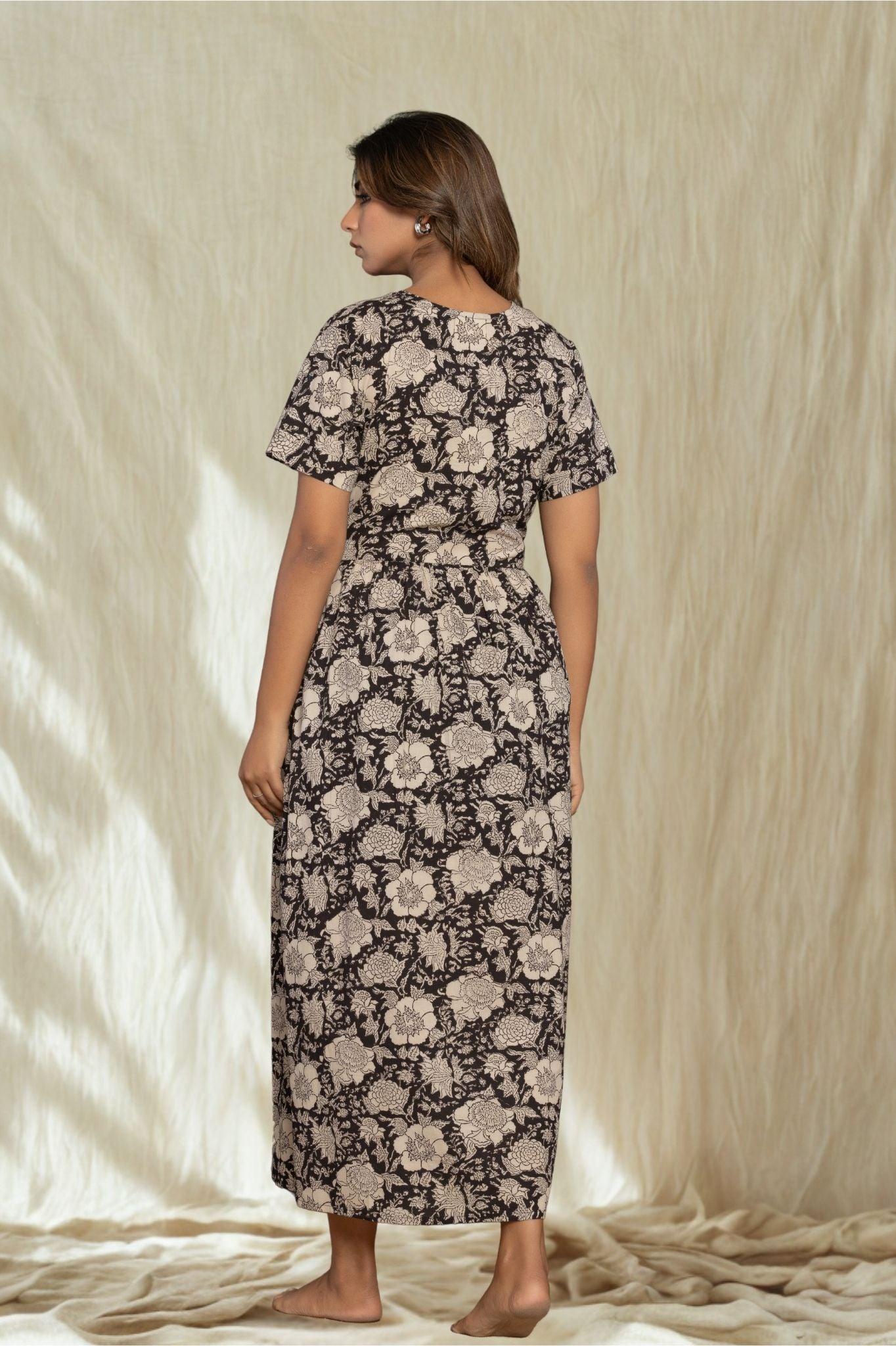 Robe Longue à Fleurs "Noir Elegance"