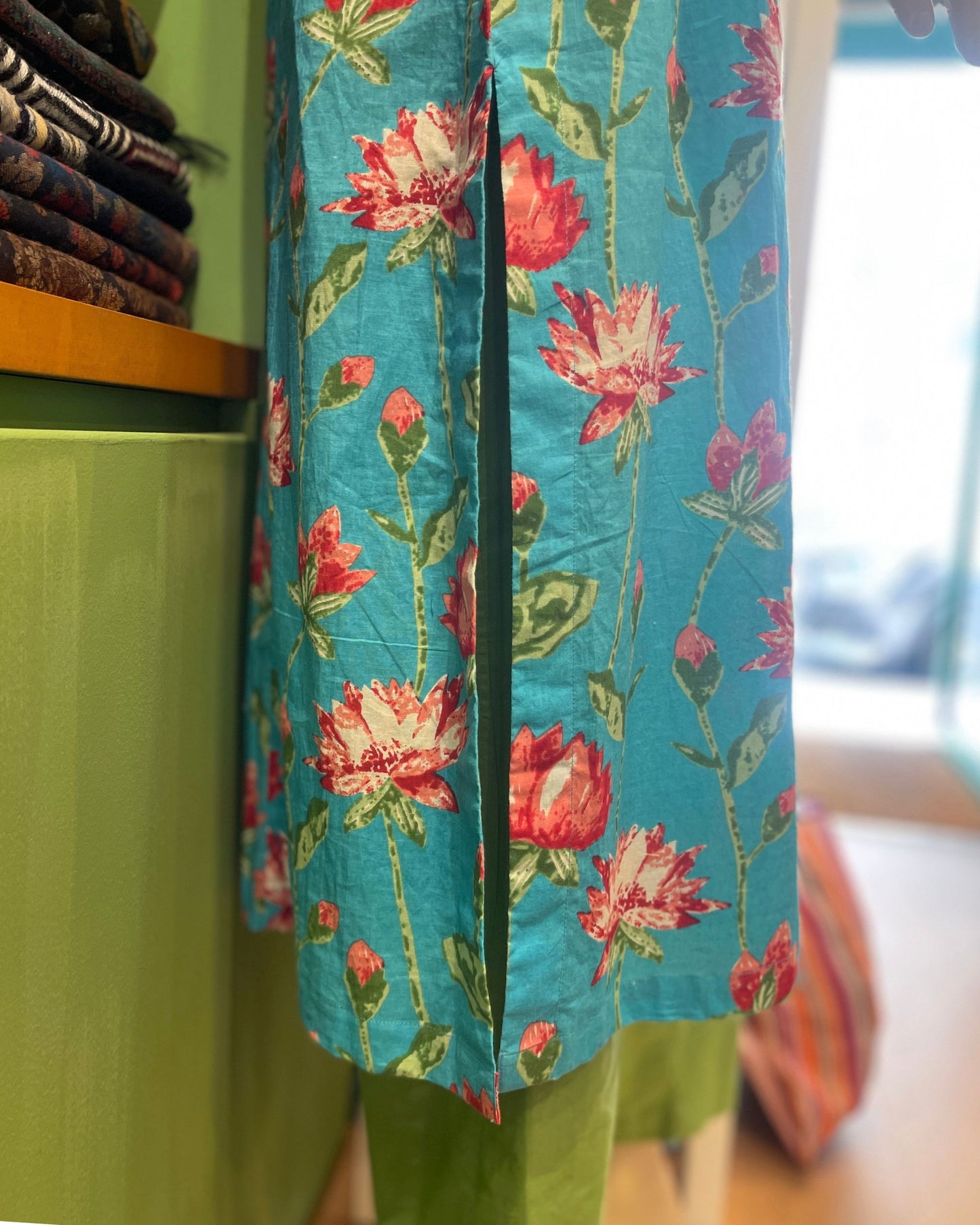 Robe chemise kurta femme en coton léger, imprimé pivoine bleu, longueur midi