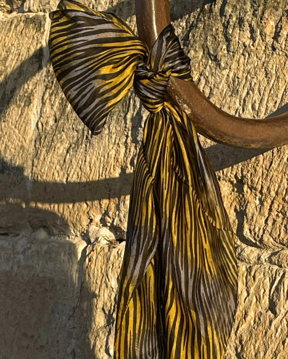 Foulard en Soie – Doux et Léger - Motif Zèbre Bleu doré