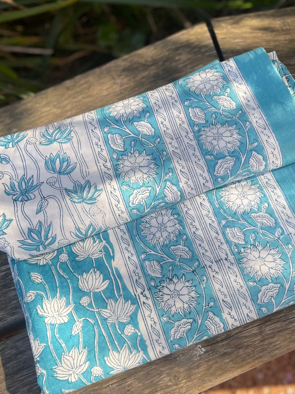 Nappe Bleu turquoise fleurie