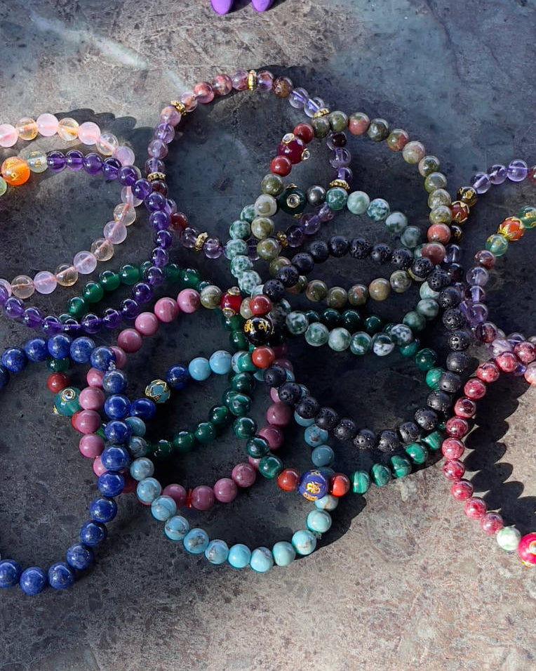 Bracelet en Thulite – Énergie vivante, douceur du cœur et expression authentique