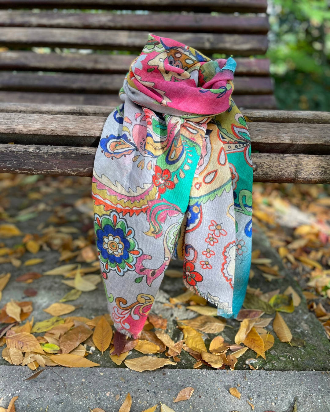 Paisley Wool and Silk Shawl – Soft, Lightweight and Colorful 70 x 190 cm