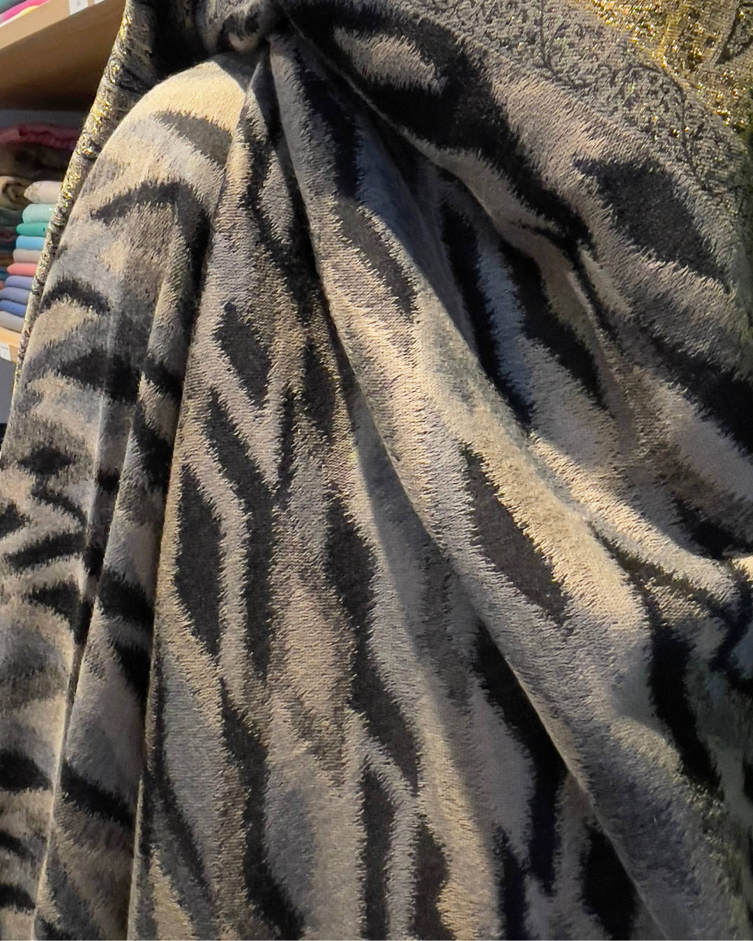 Grand Châle en Laine et Lurex TRADITIONNEL Noir – 100 x 200 cm