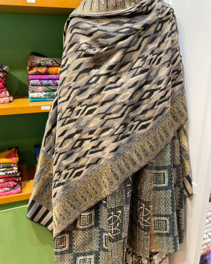 Grand Châle en Laine et Lurex TRADITIONNEL Noir – 100 x 200 cm