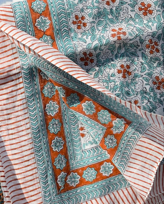 Pareo léger en voile de coton avec impression artisanale couleur bleu clair et ocre