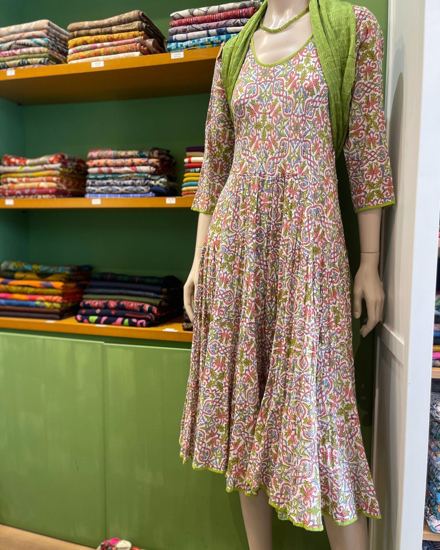 Robe bohème longue en coton imprimé cachemire multicolore, look été femme fluide et élégant