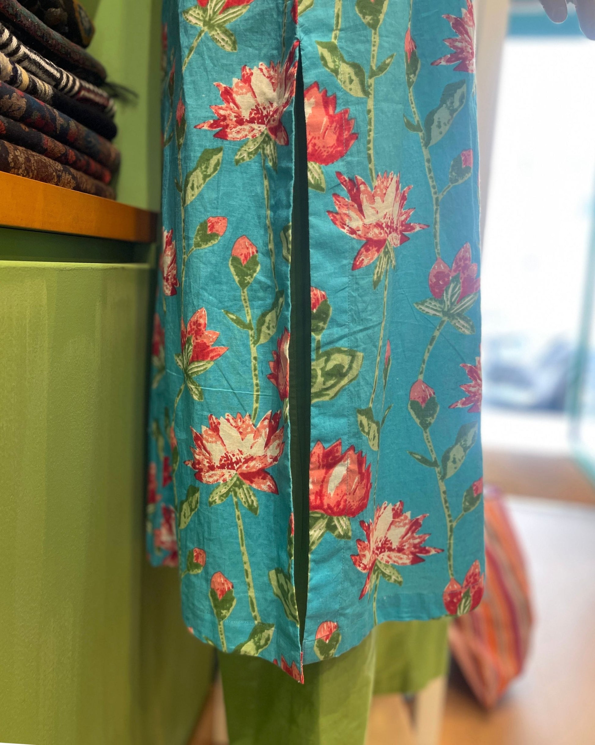 Robe chemise kurta femme en coton léger, imprimé pivoine bleu, longueur midi