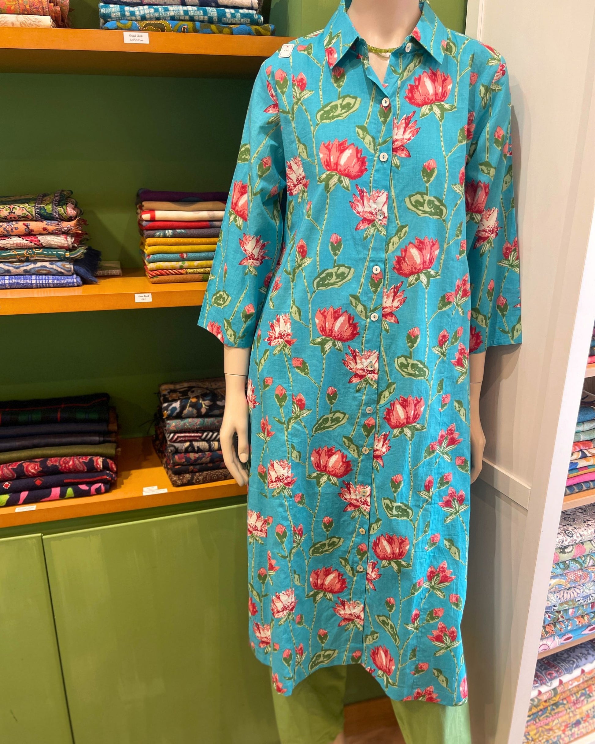 Robe chemise kurta femme en coton léger, imprimé pivoine bleu, longueur midi