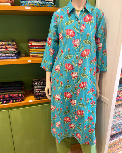 Robe chemise kurta femme en coton léger, imprimé pivoine bleu, longueur midi