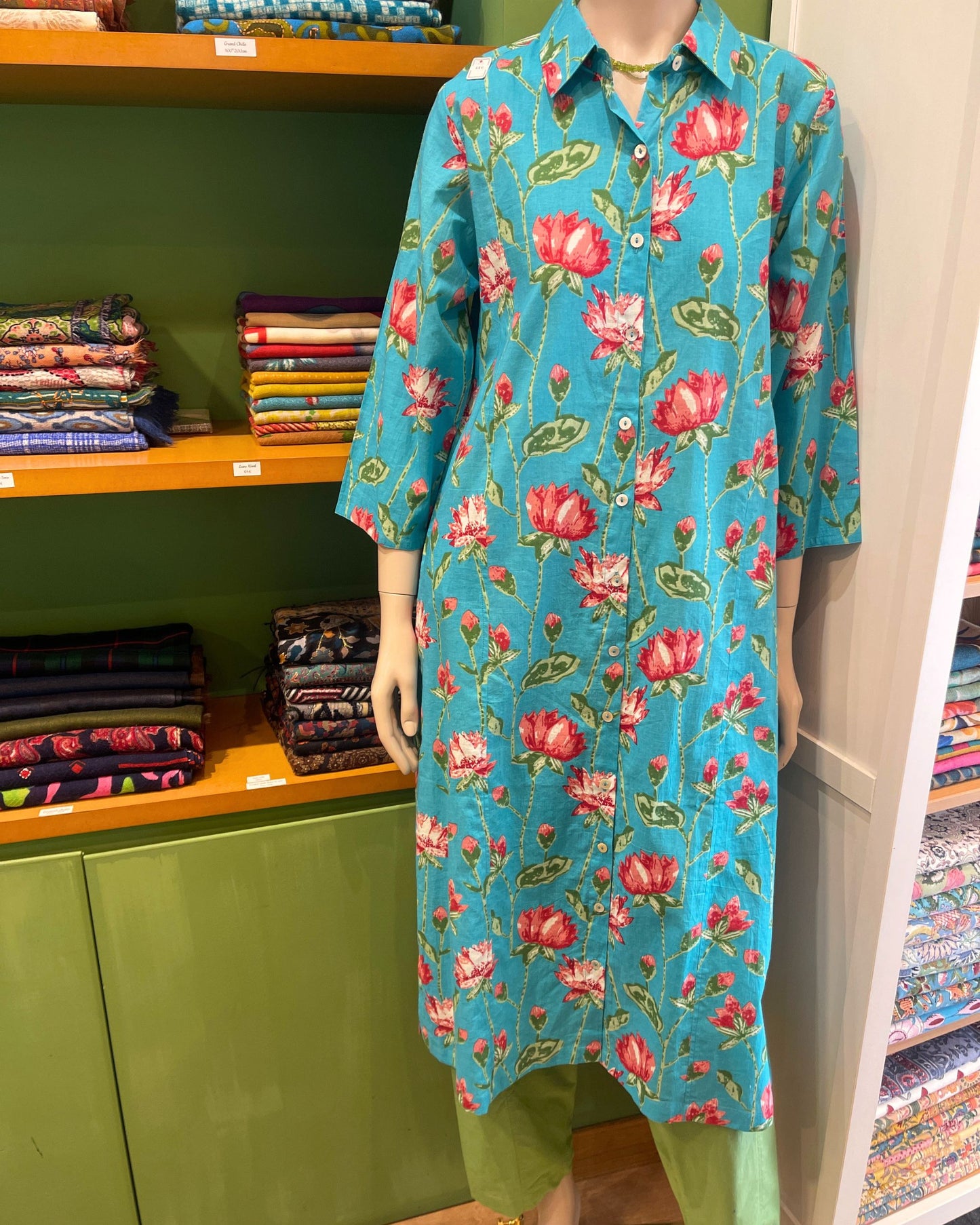 Robe chemise kurta femme en coton léger, imprimé pivoine bleu, longueur midi