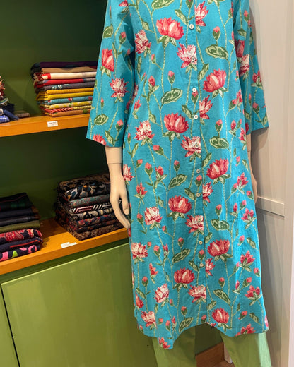 Robe chemise kurta femme en coton léger, imprimé pivoine bleu, longueur midi