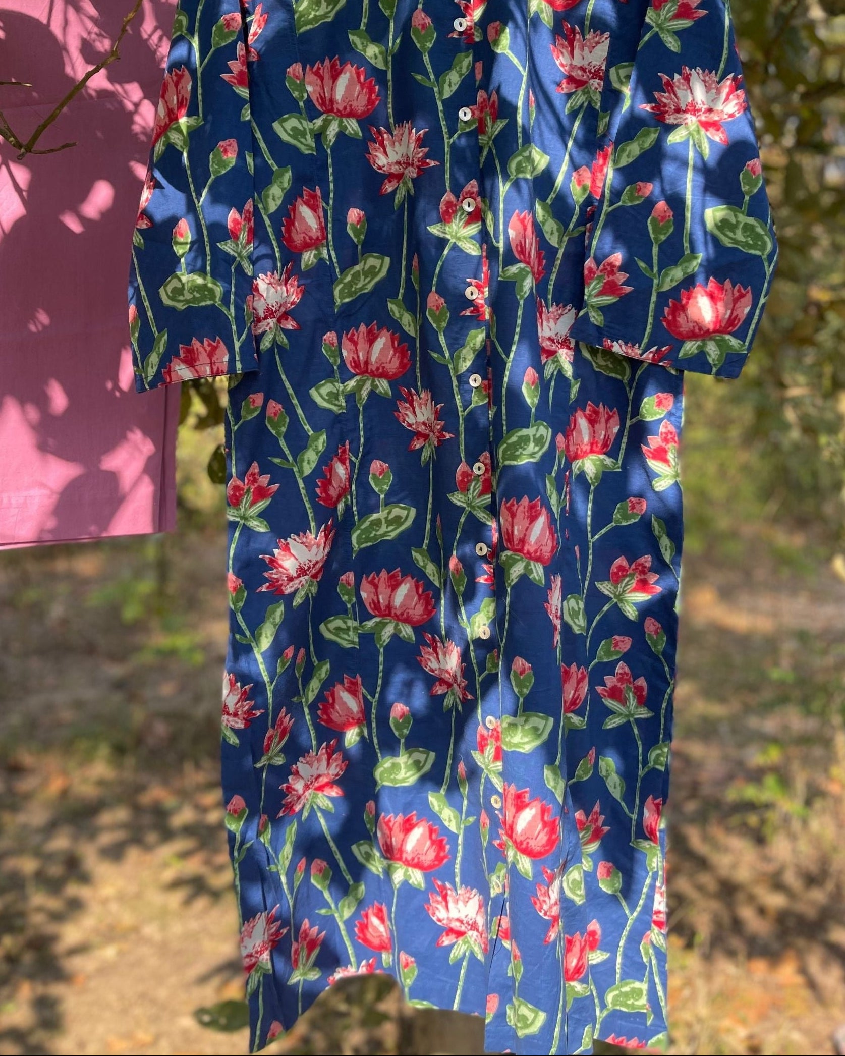 Robe chemise kurta femme en coton léger, imprimé pivoine bleu, longueur midi