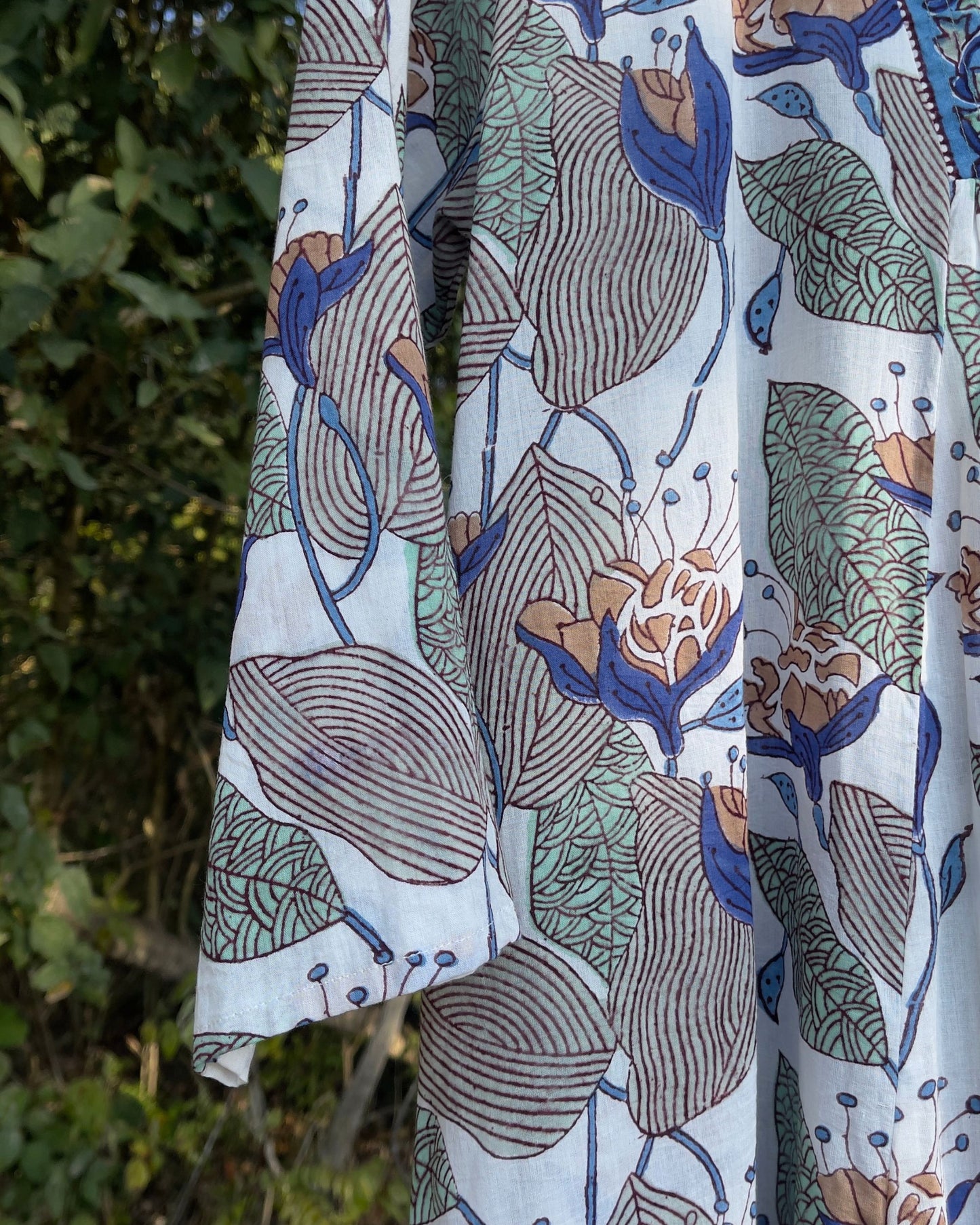 Robe longue en coton bleu floral  - Ananda